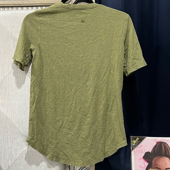 💚Lululemon Love Tee Olive Top - Picture 9 of 11